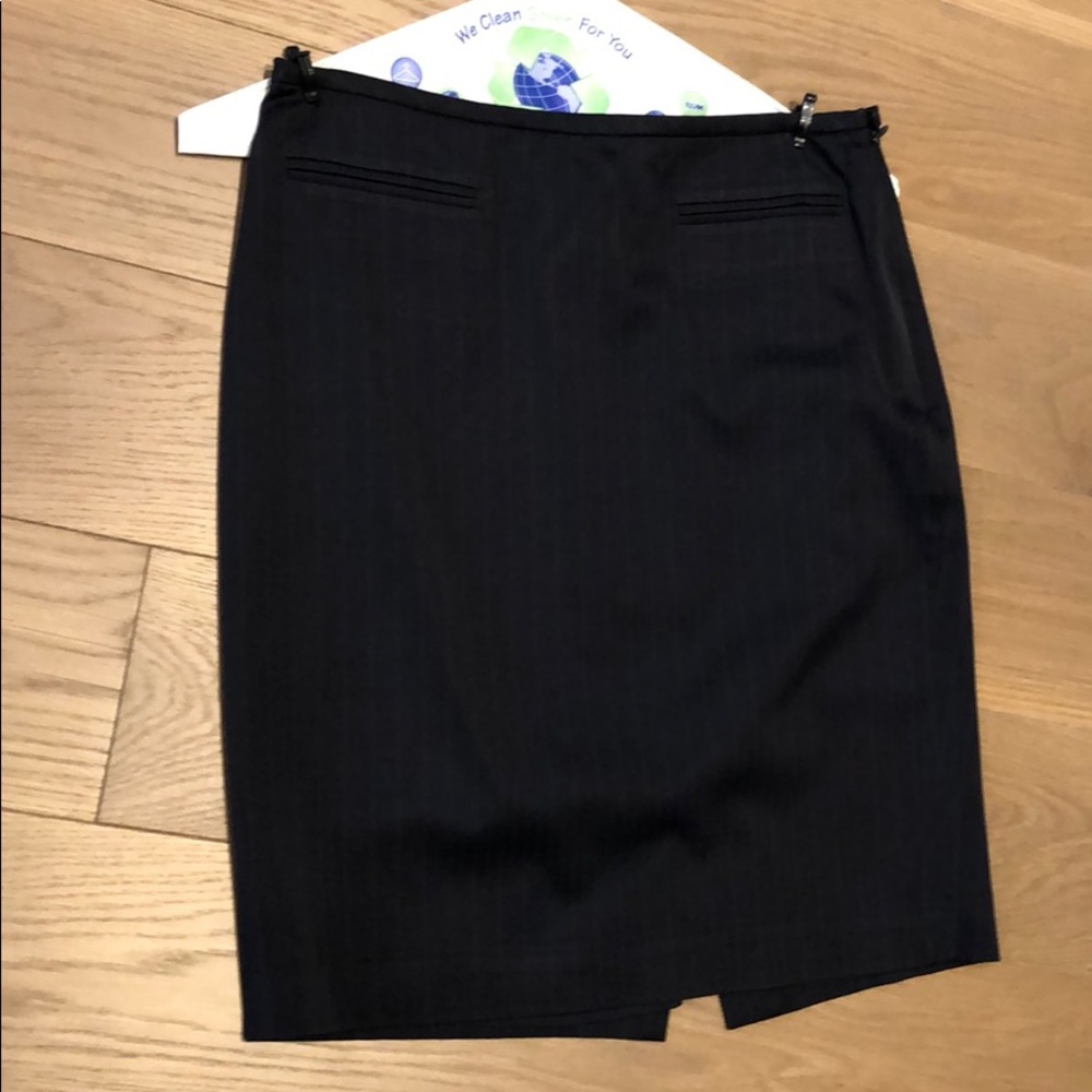 Ann Taylor sharp navy blue pinstriped skirt size 6 - Picture 1 of 4